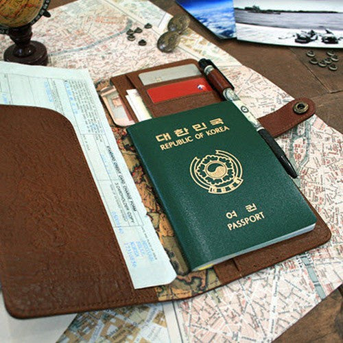 Souvenirs De Voyage Passport Case - The Eiffel Tower